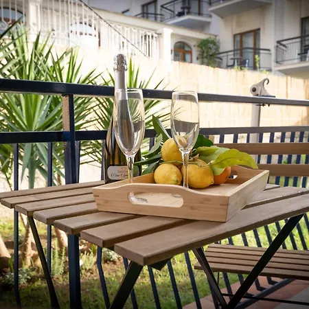 Hidden Garden & فندق مبيت وإفطار 4*