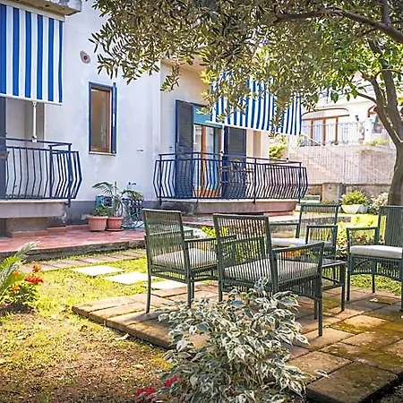 Hidden Garden & Bed & Breakfast 4*
