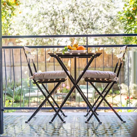 فندق مبيت وإفطار Hidden Garden & *