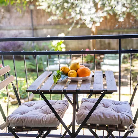 فندق مبيت وإفطار Hidden Garden & *