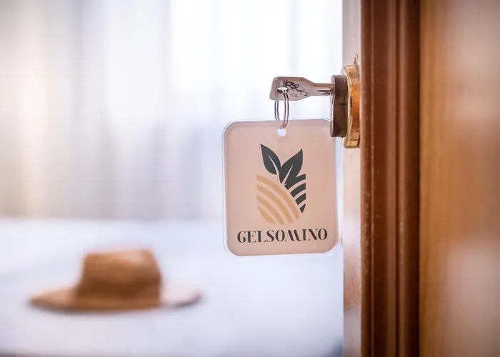 Hidden Garden & לינה וארוחת בוקר