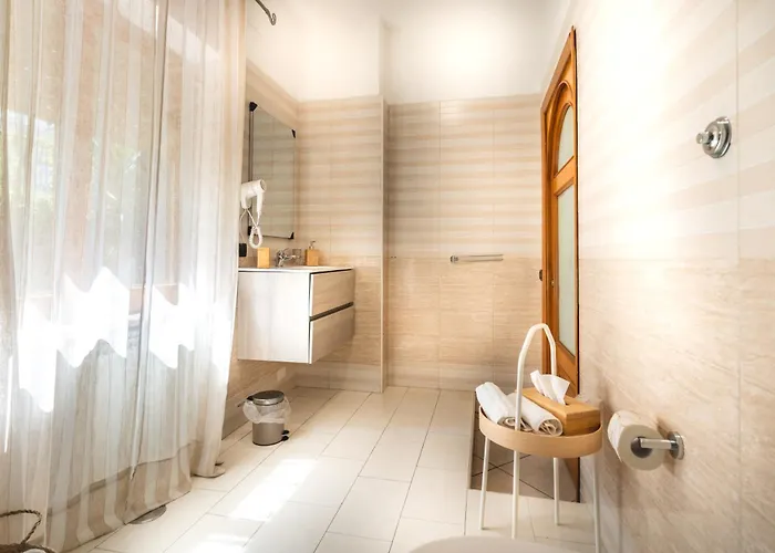 לינה וארוחת בוקר Hidden Garden &